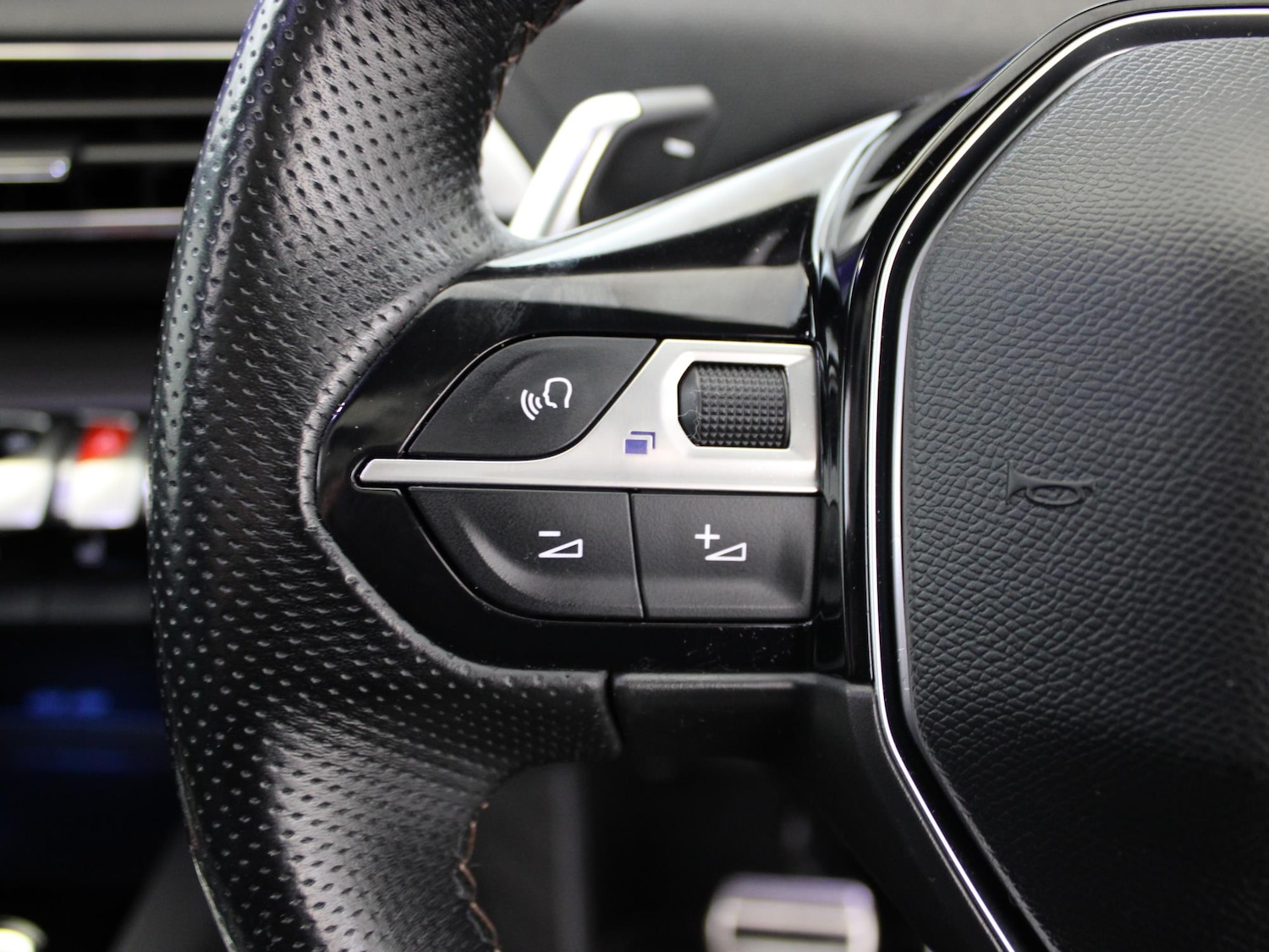 Used Peugeot 3008 2020 for sale - 77011461: Photo 35