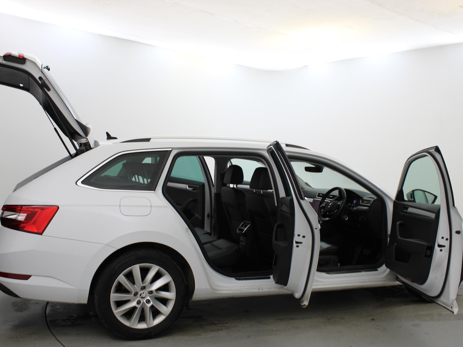 Used Skoda Superb 2021 for sale - 77000520: Photo 33