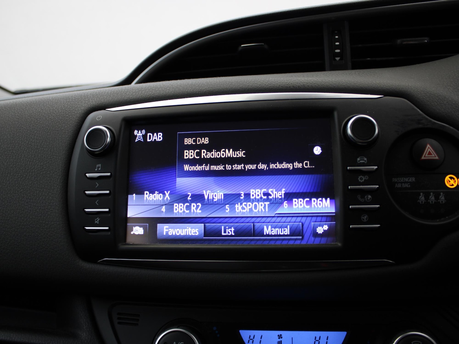 Used Toyota Yaris 2018 for sale - 77398077: Photo 18