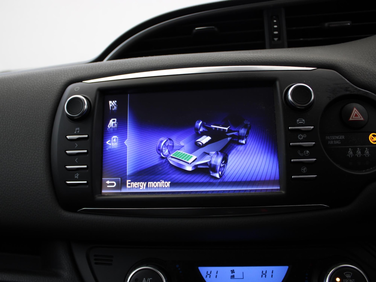 Used Toyota Yaris 2018 for sale - 77398077: Photo 19