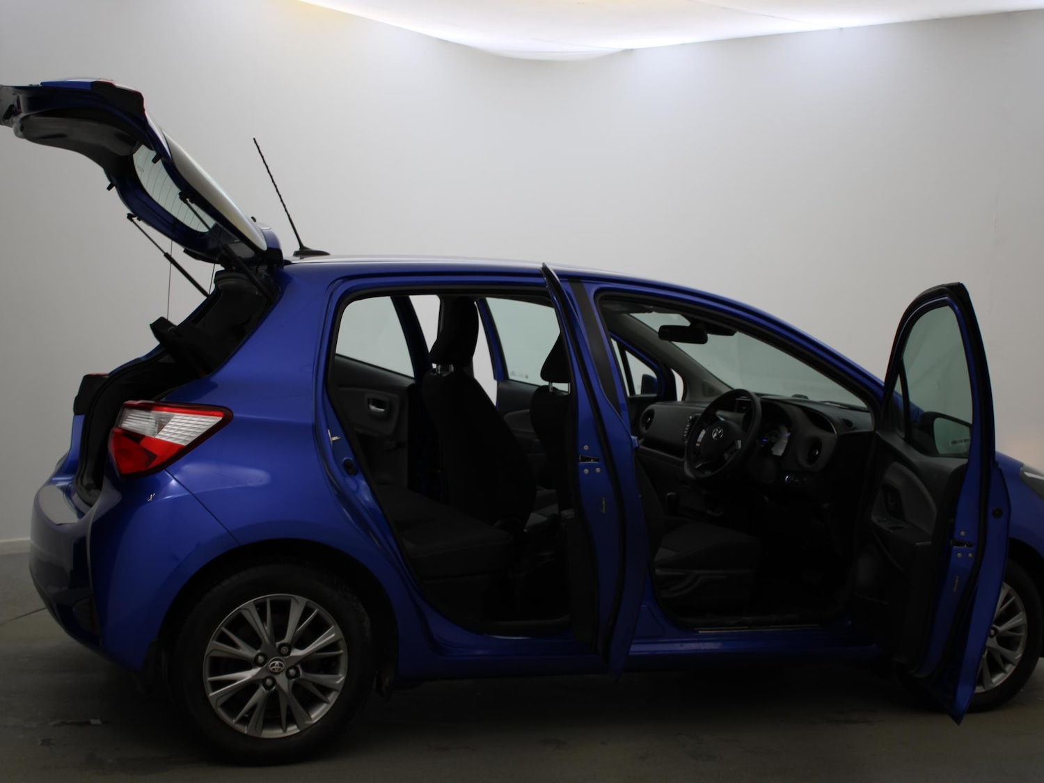 Used Toyota Yaris 2018 for sale - 77398077: Photo 24