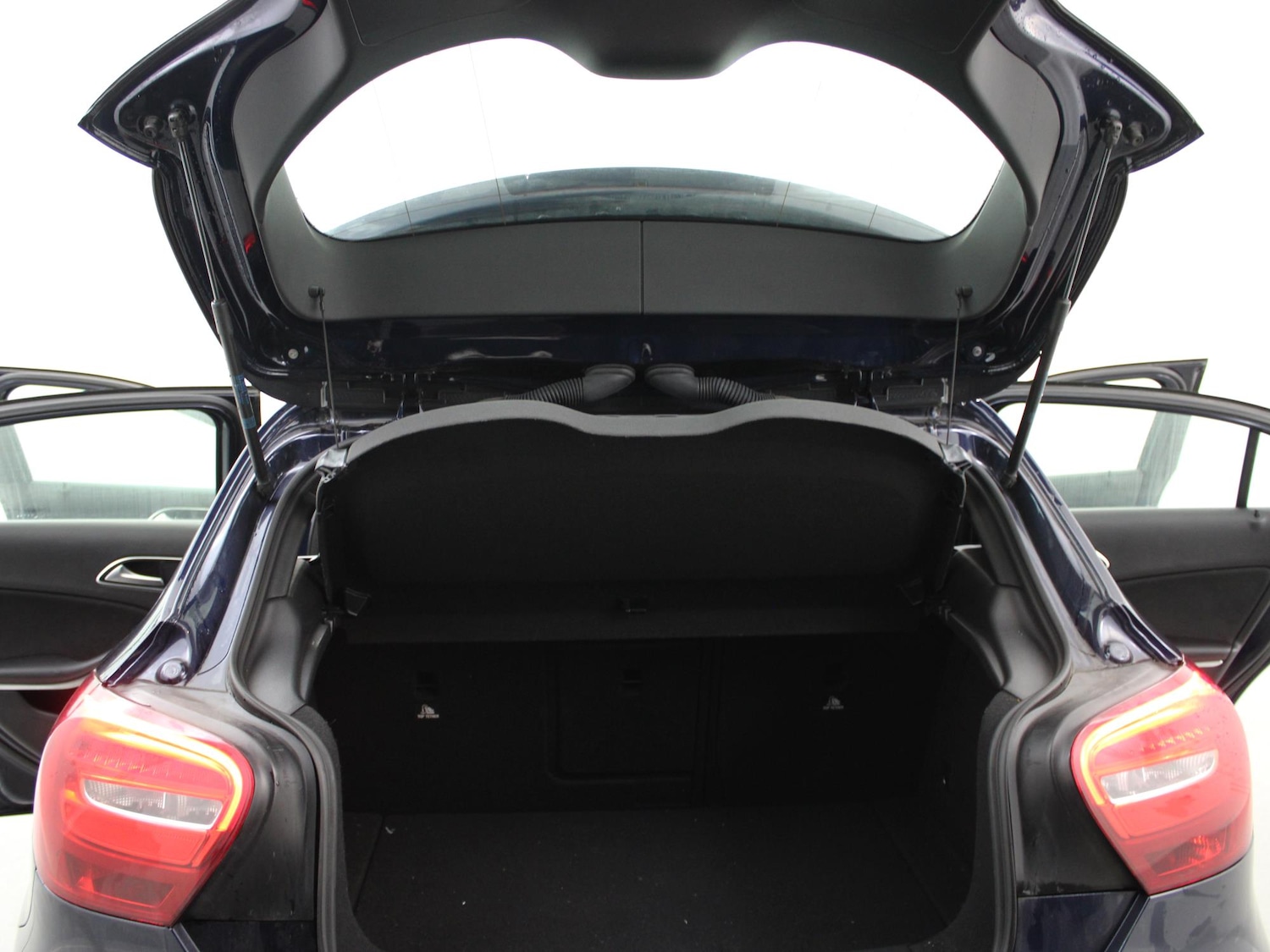 Used Mercedes-Benz A-Class 2018 for sale - 77459064: Photo 32