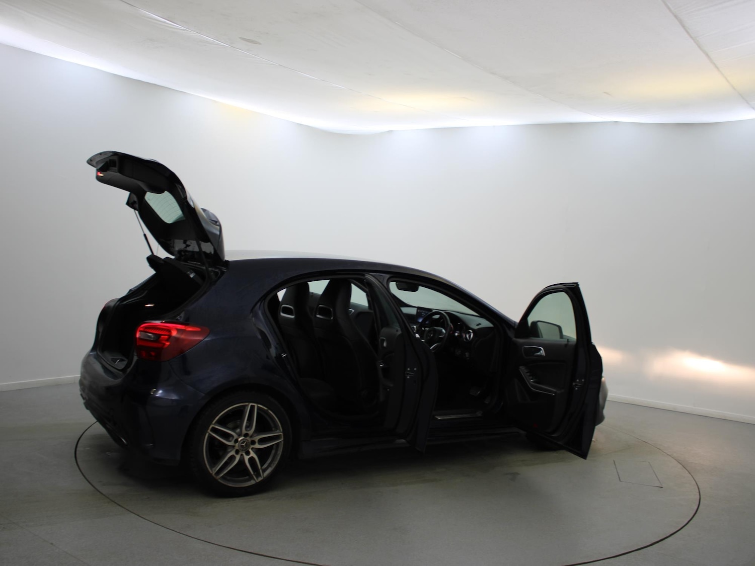 Used Mercedes-Benz A-Class 2018 for sale - 77459064: Photo 33