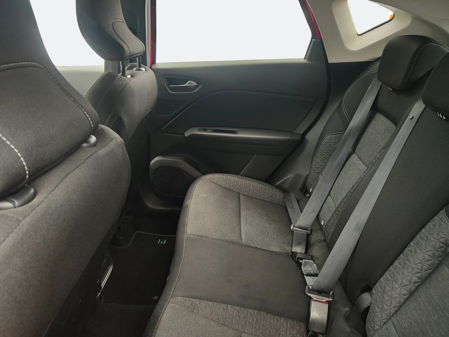 Used Renault Captur 2023 for sale - 78107621: Photo 3