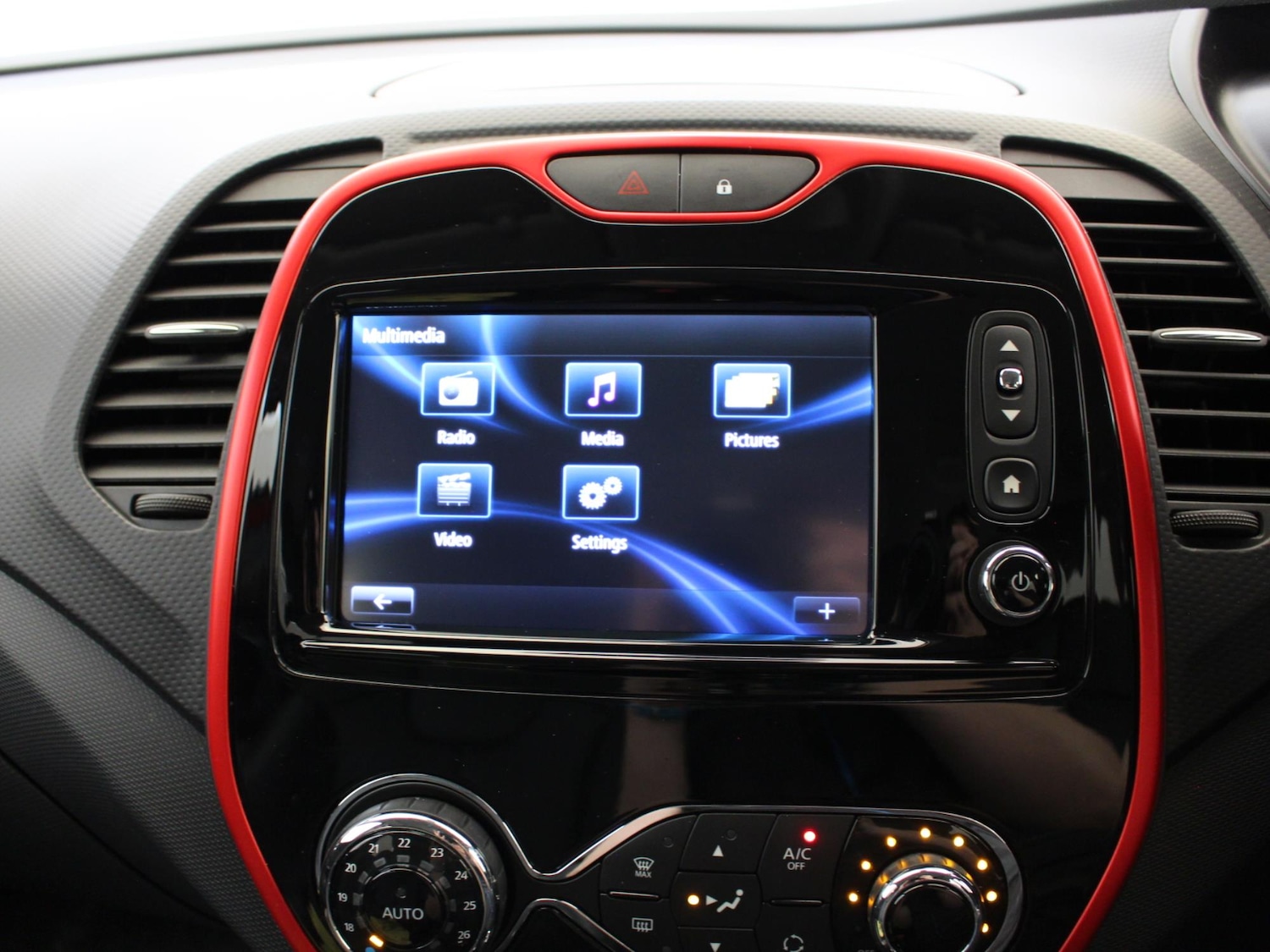 Used Renault Captur 2015 for sale - 76421338: Photo 20