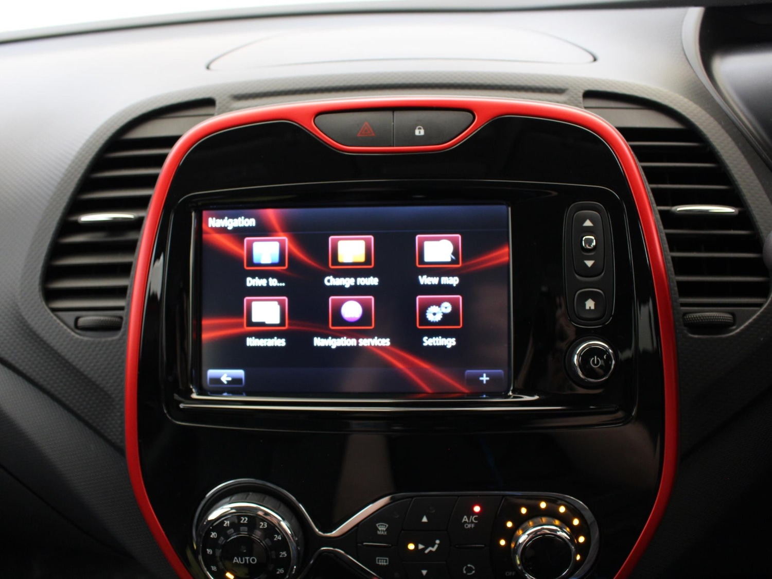 Used Renault Captur 2015 for sale - 76421338: Photo 23