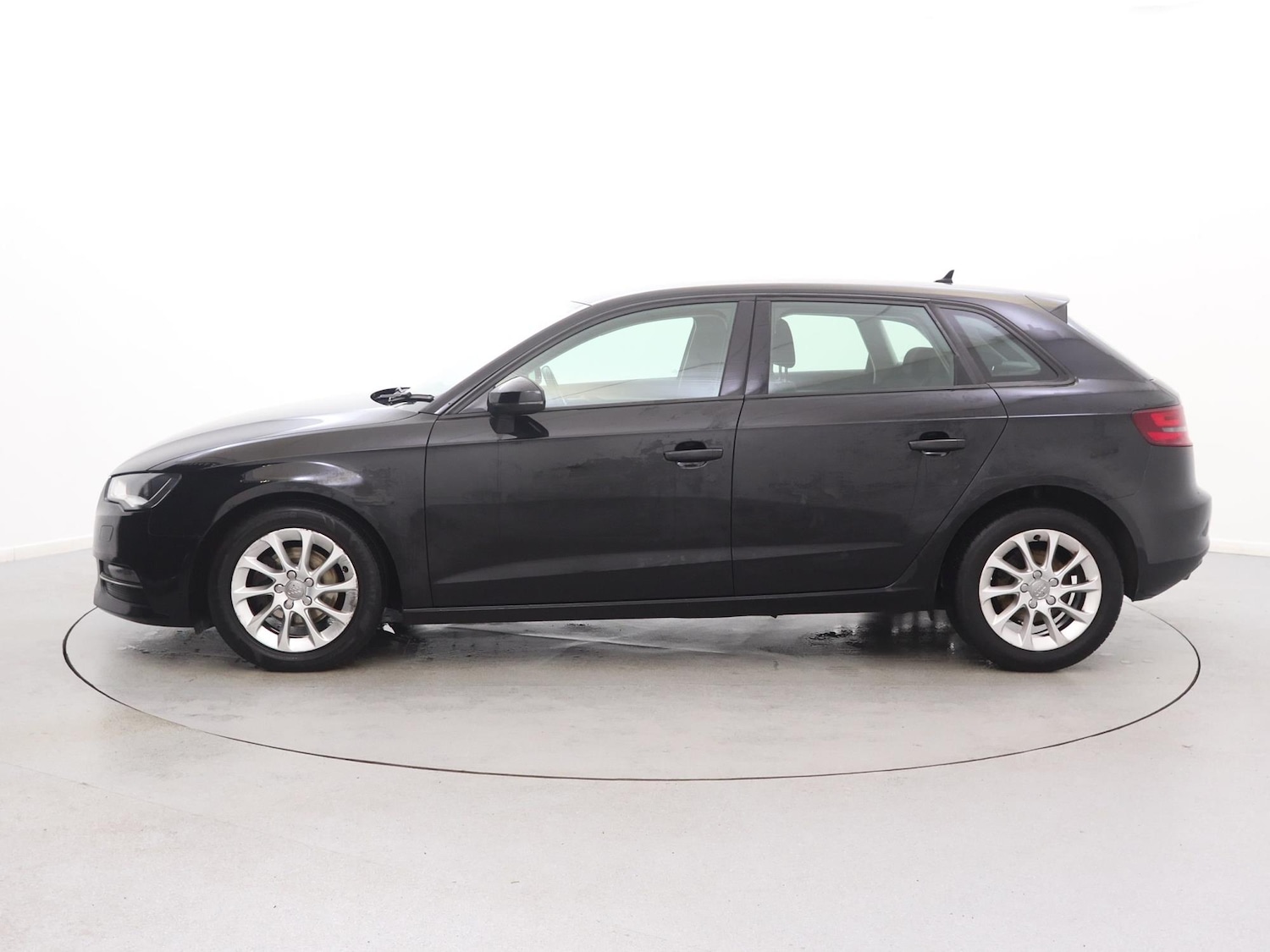 Used Audi A3 2014 for sale - 77943850: Photo 4