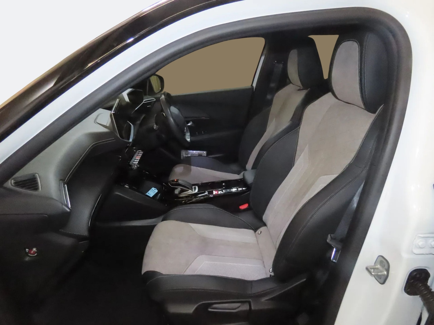 Used Peugeot 2008 2021 for sale - 76516020: Photo 10