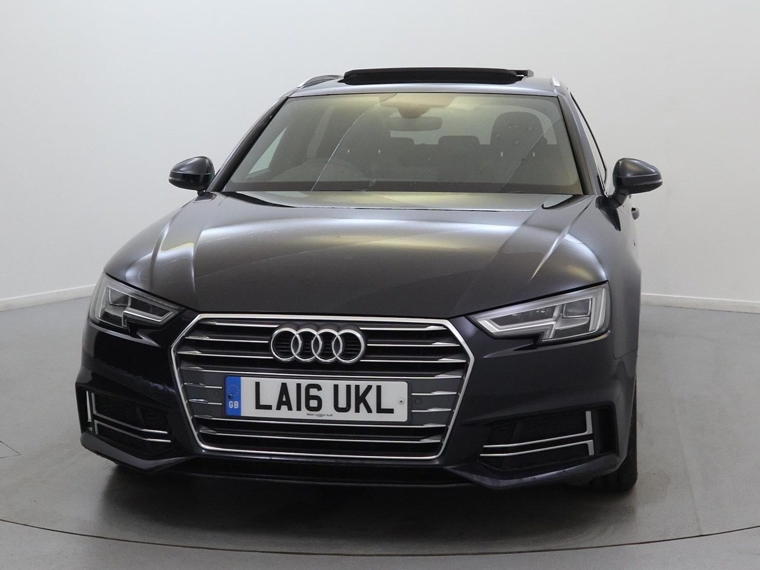 Used Audi A4 2016 for sale - 76128277: Photo 2