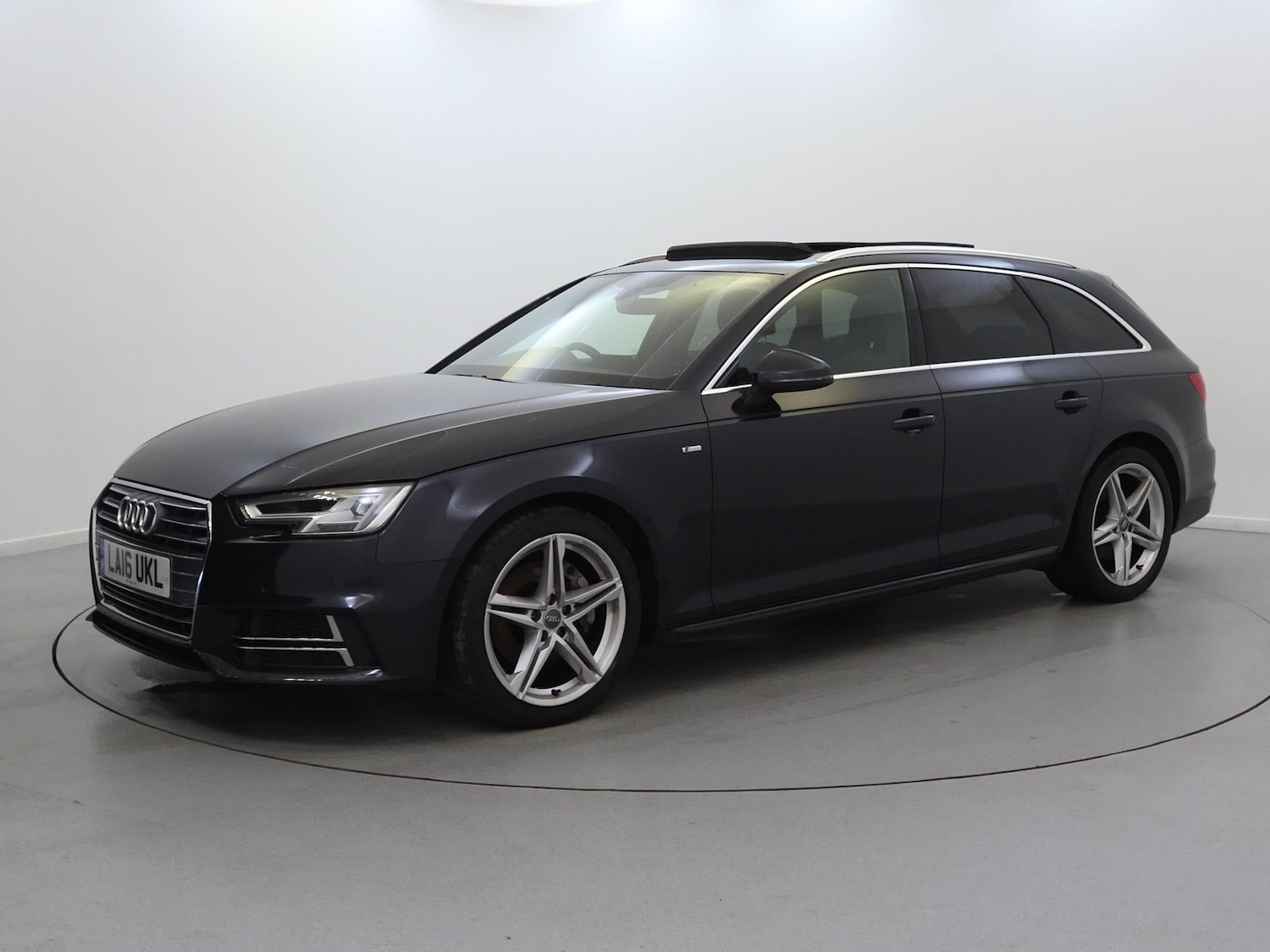 Used Audi A4 2016 for sale - 76128277: Photo 3