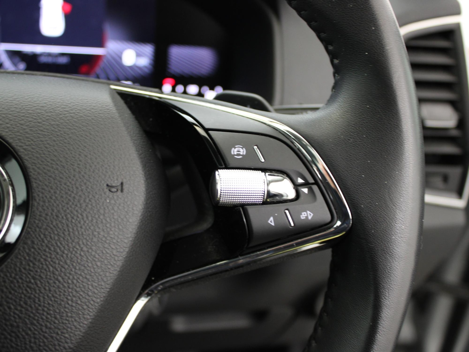 Used Skoda Karoq 2023 for sale - 77220019: Photo 35