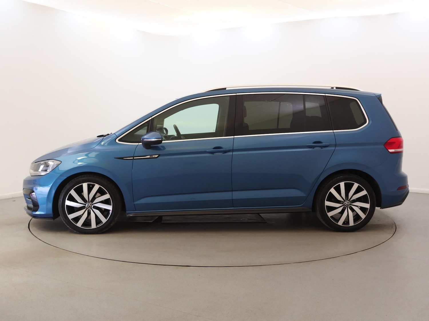 Used Volkswagen Touran 2021 for sale - 76890321: Photo 4