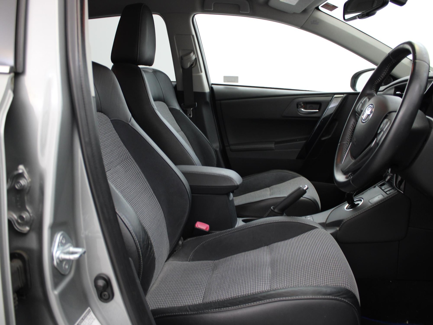 Used Toyota Auris 2016 for sale - 77615748: Photo 9