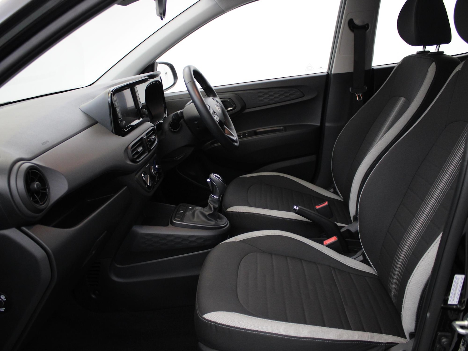 Used Hyundai i10 2024 for sale - 76502945: Photo 11