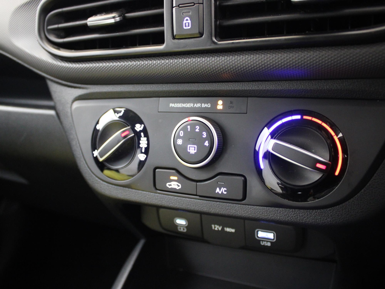 Used Hyundai i10 2024 for sale - 76502945: Photo 26