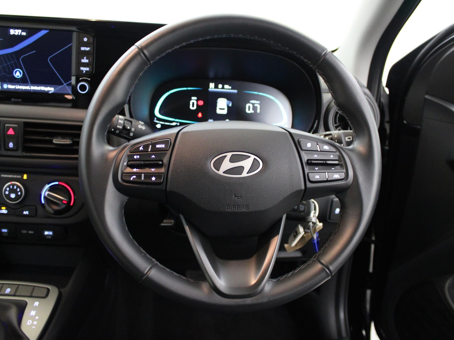 Used Hyundai i10 2024 for sale - 76502945: Photo 30