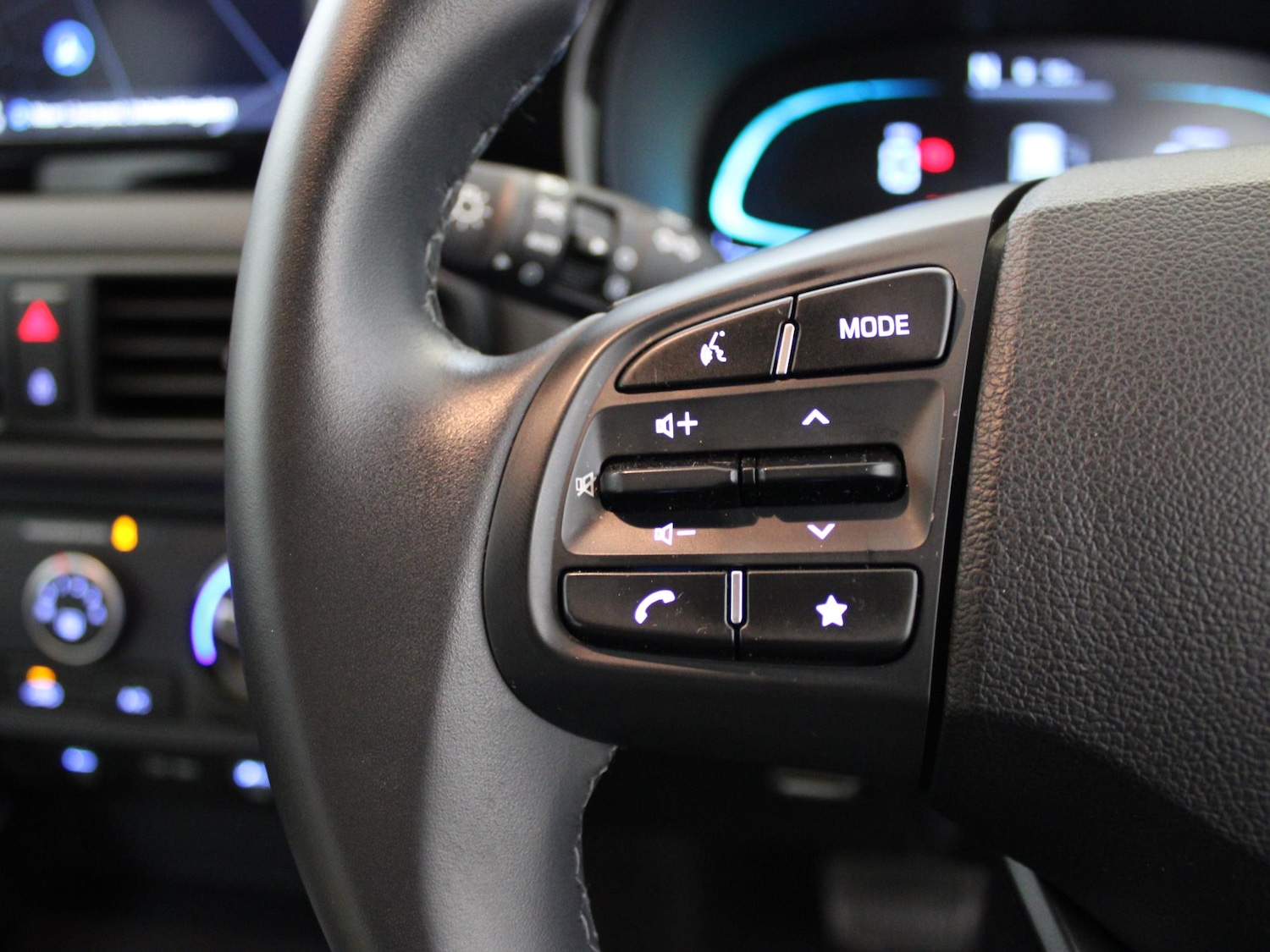 Used Hyundai i10 2024 for sale - 76502945: Photo 32