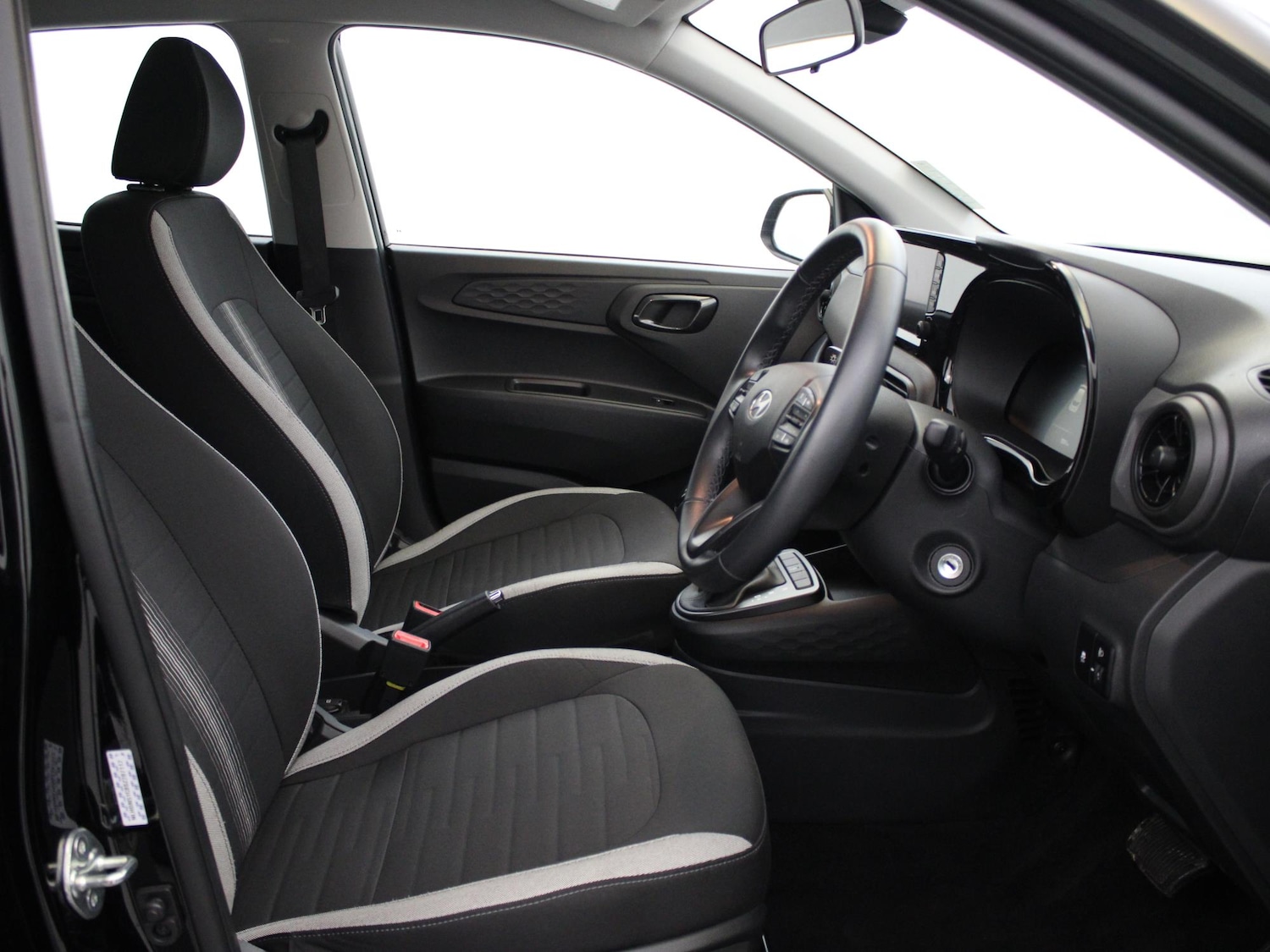 Used Hyundai i10 2024 for sale - 76502945: Photo 9