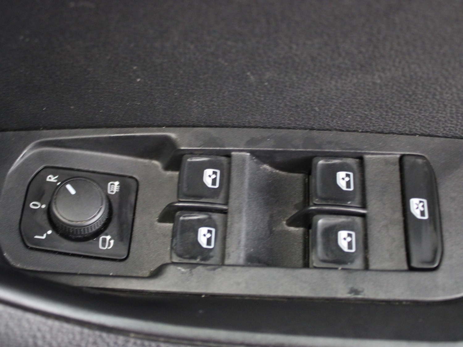 Used Skoda Karoq 2020 for sale - 76243697: Photo 32