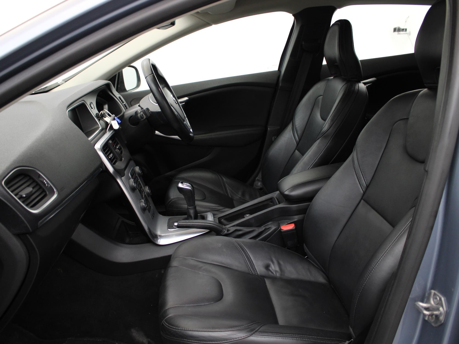 Used Volvo V40 2018 for sale - 77473018: Photo 10