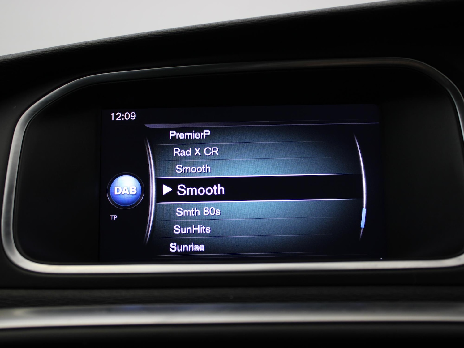 Used Volvo V40 2018 for sale - 77473018: Photo 21