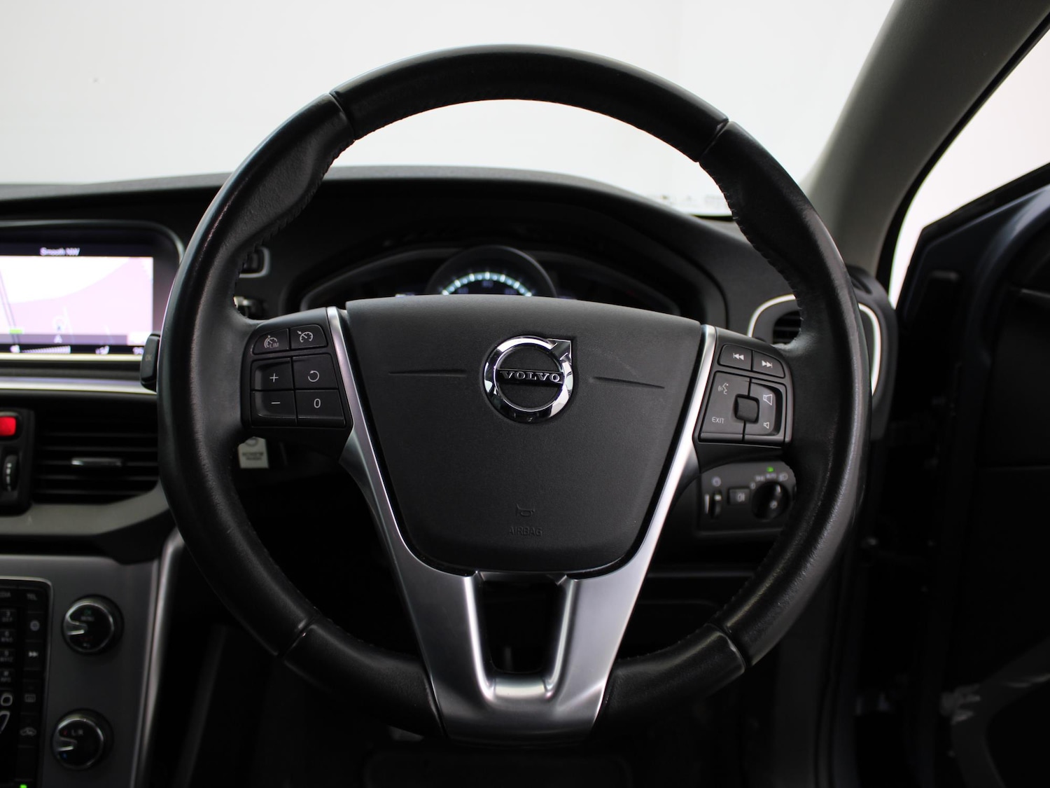 Used Volvo V40 2018 for sale - 77473018: Photo 26