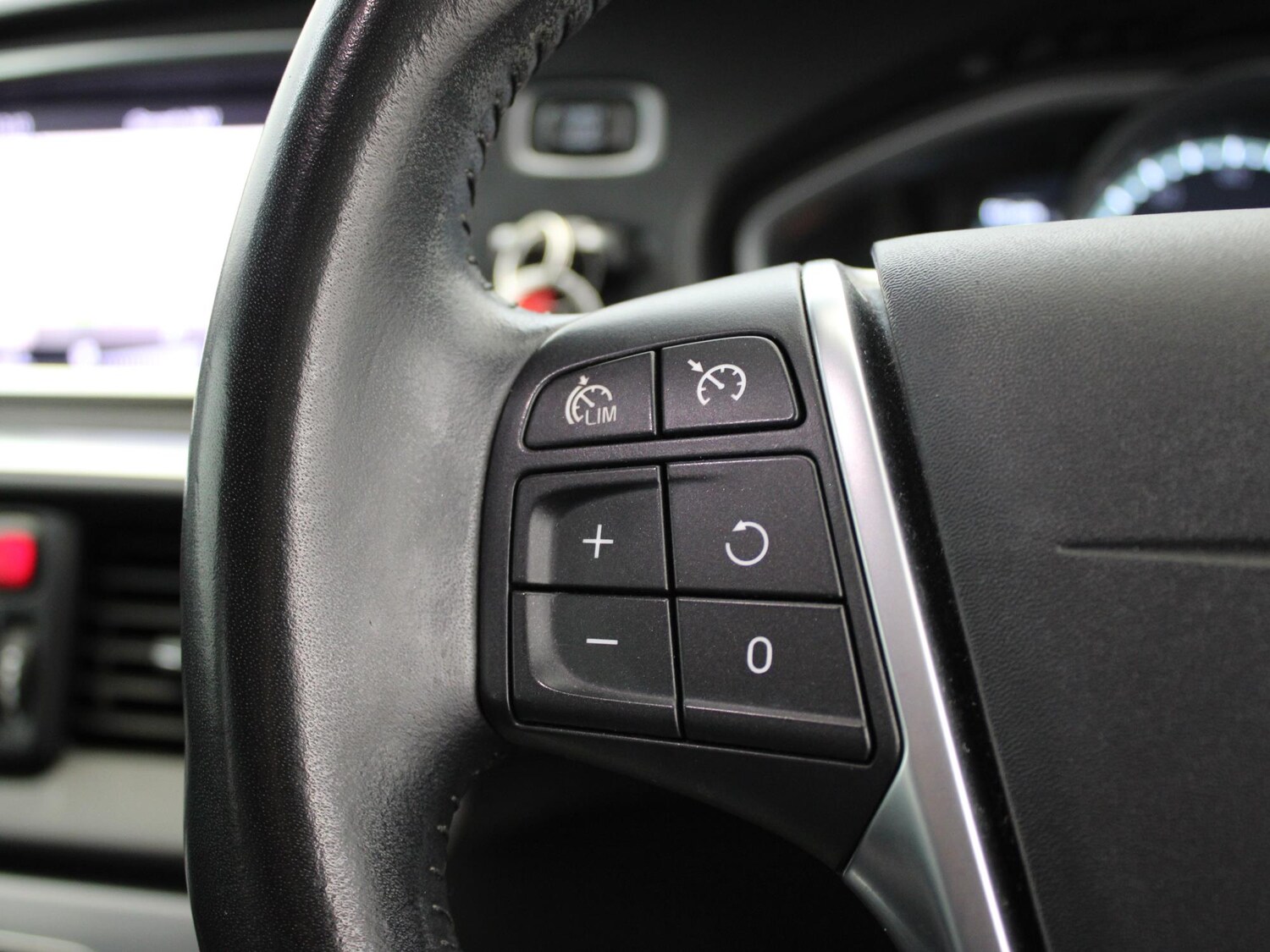 Used Volvo V40 2018 for sale - 77473018: Photo 28