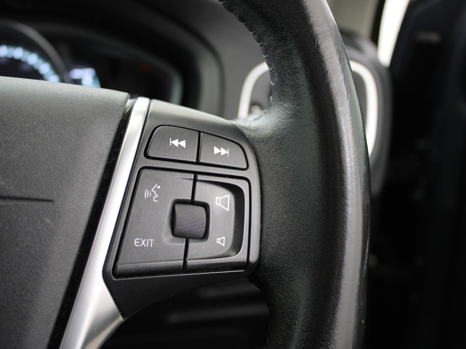 Used Volvo V40 2018 for sale - 77473018: Photo 29