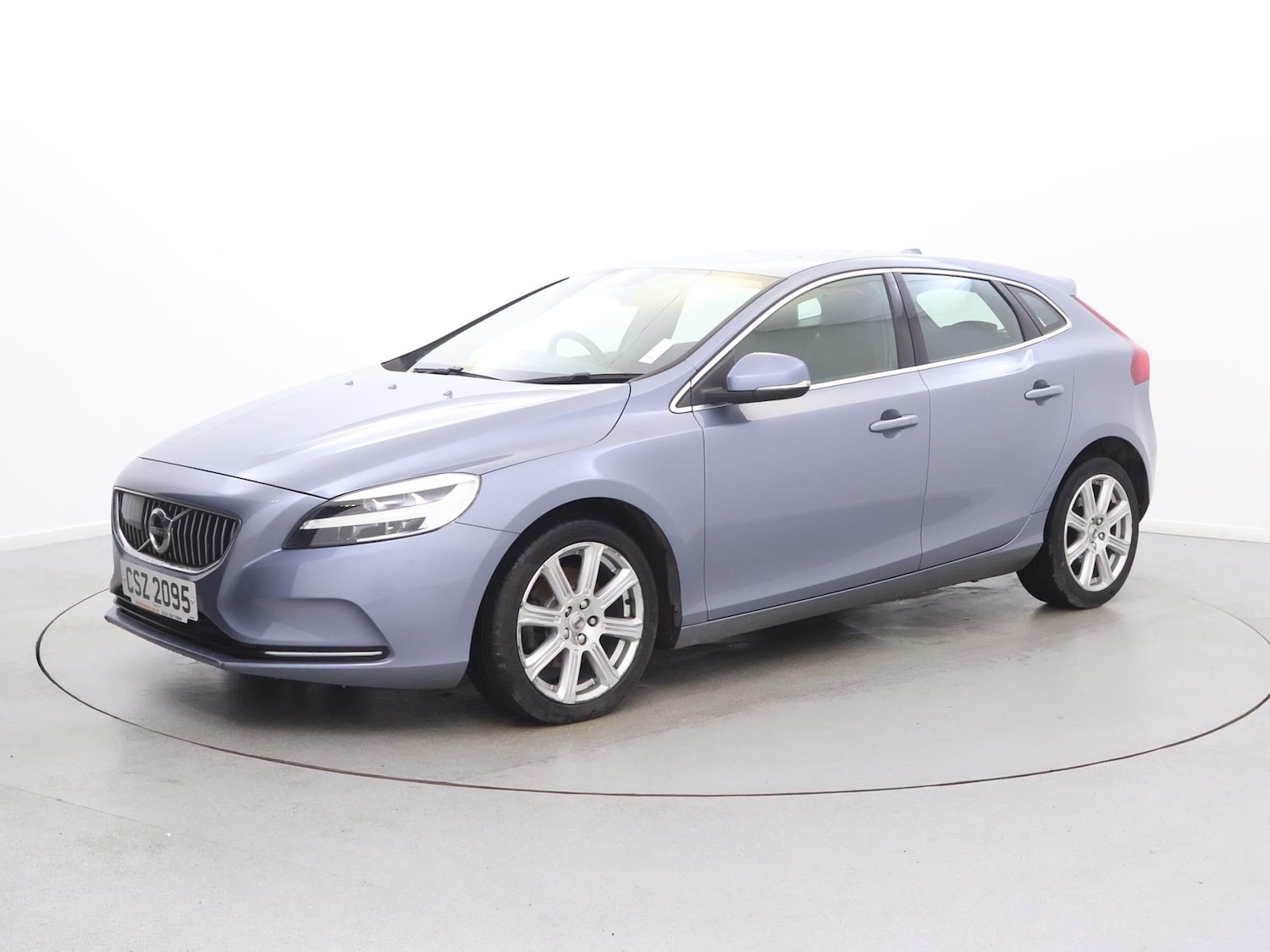 Used Volvo V40 2018 for sale - 77473018: Photo 3