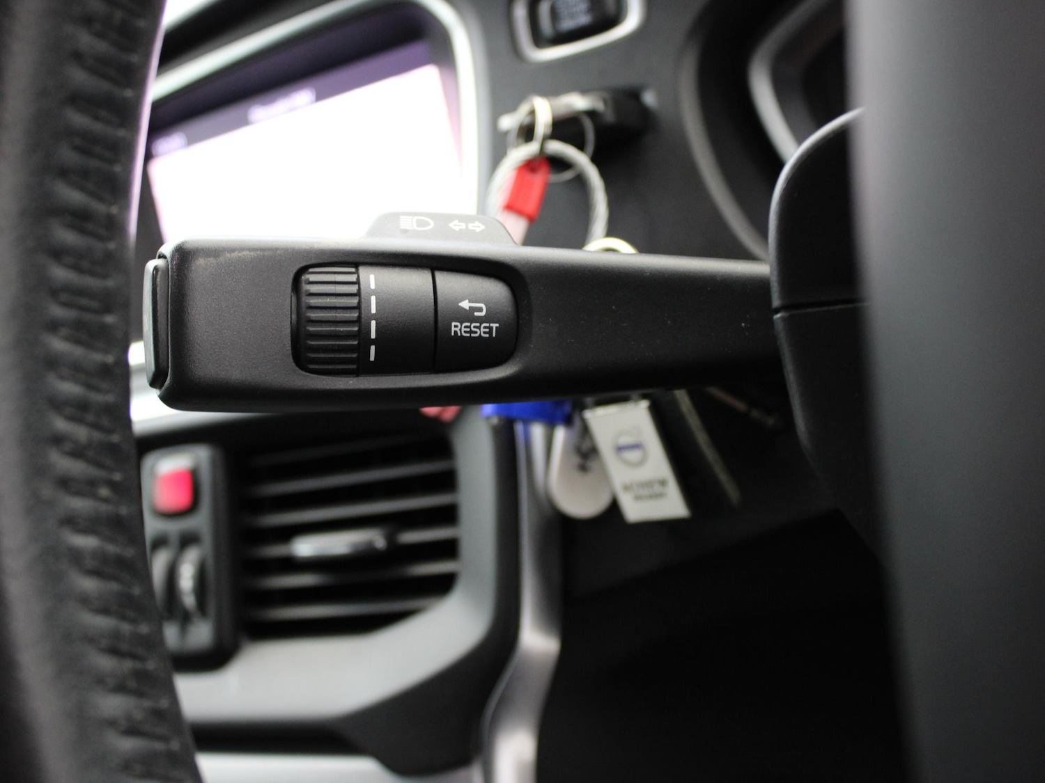 Used Volvo V40 2018 for sale - 77473018: Photo 30