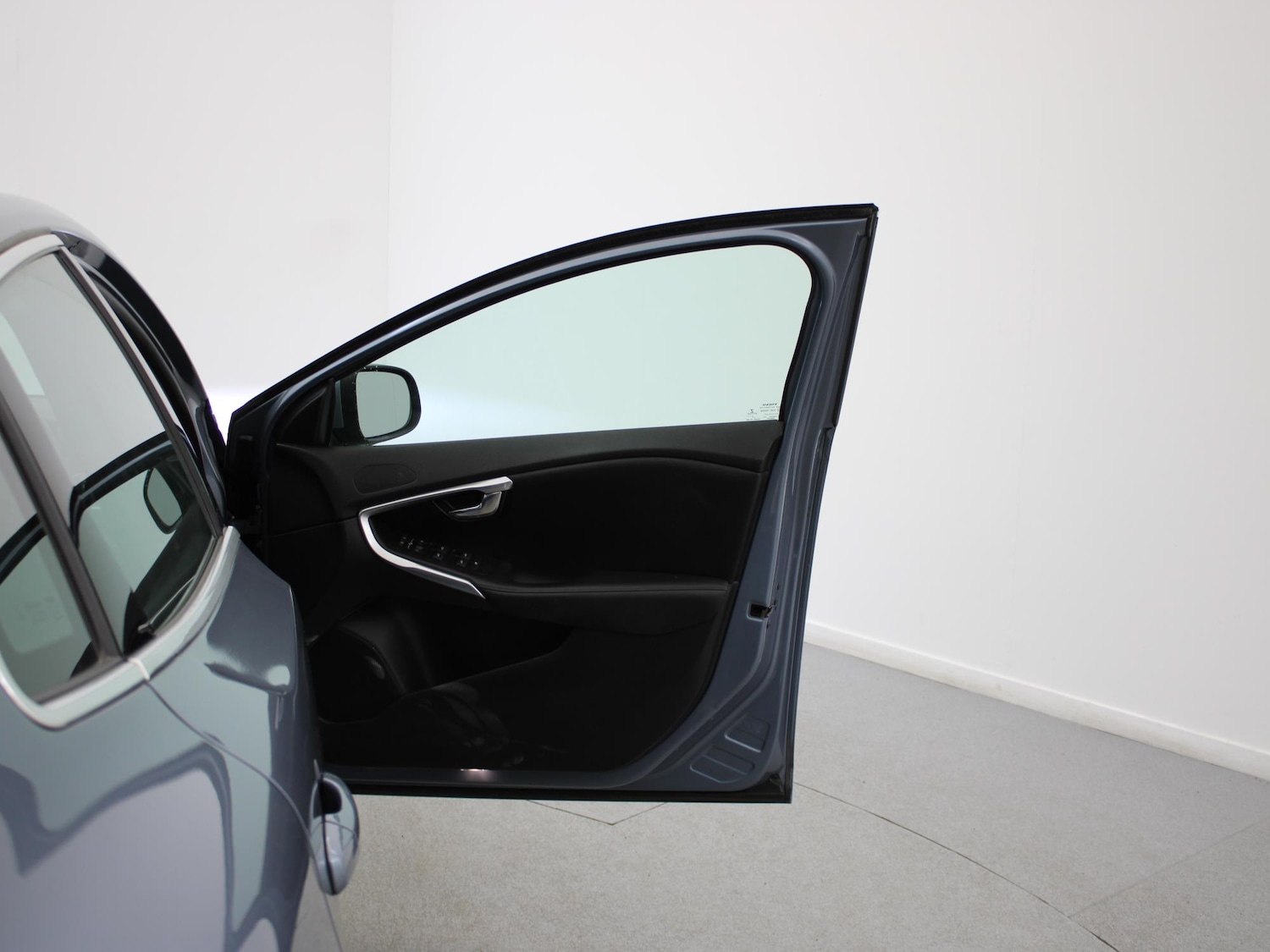 Used Volvo V40 2018 for sale - 77473018: Photo 33