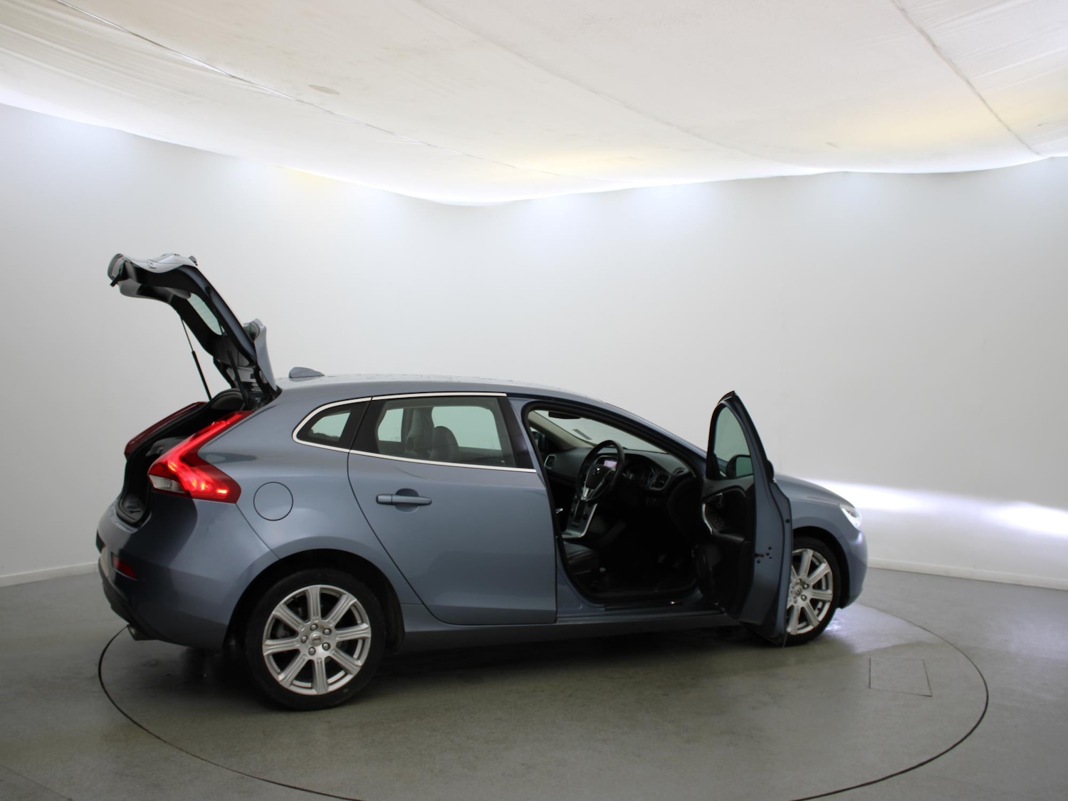Used Volvo V40 2018 for sale - 77473018: Photo 34