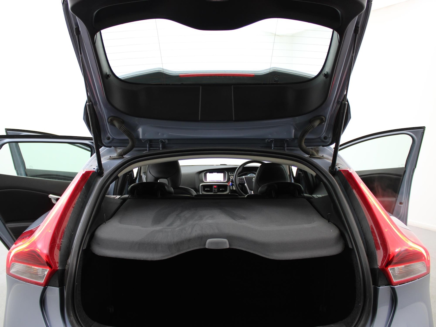 Used Volvo V40 2018 for sale - 77473018: Photo 36