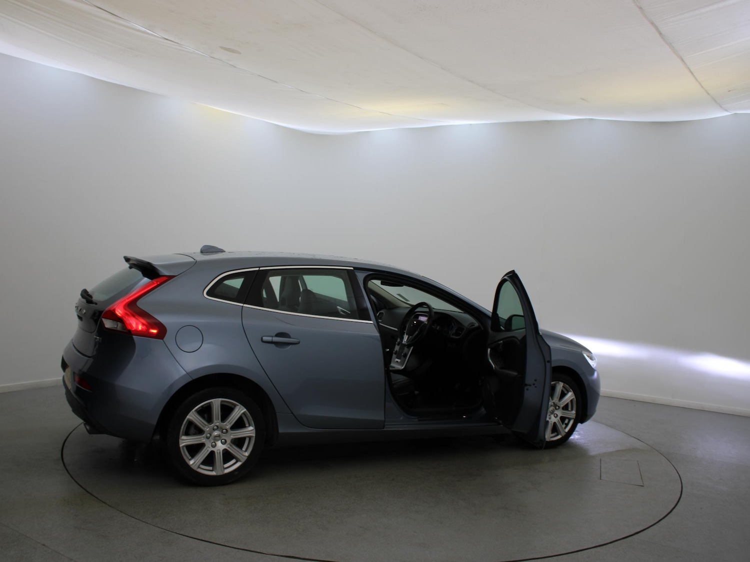 Used Volvo V40 2018 for sale - 77473018: Photo 37