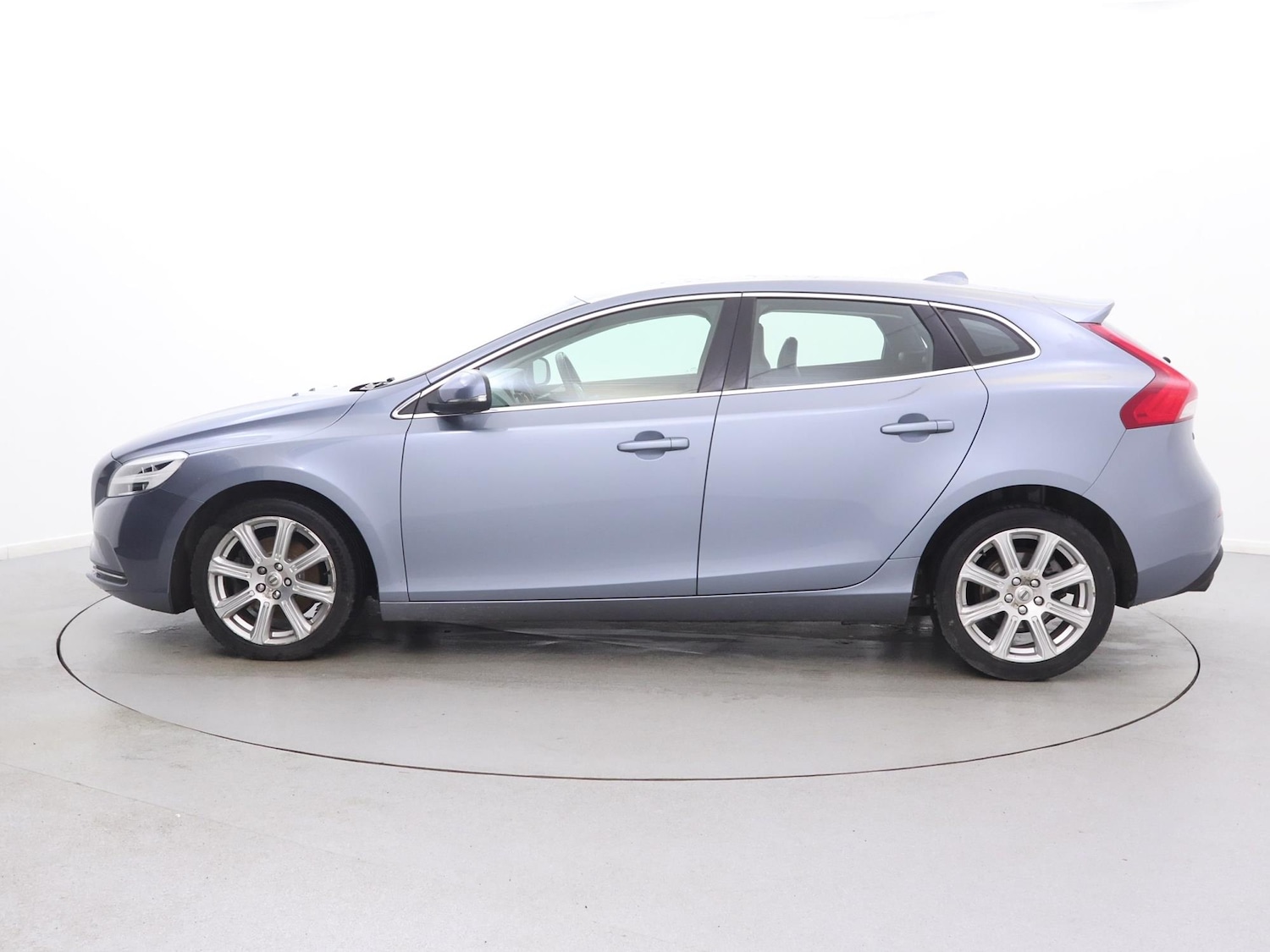 Used Volvo V40 2018 for sale - 77473018: Photo 4