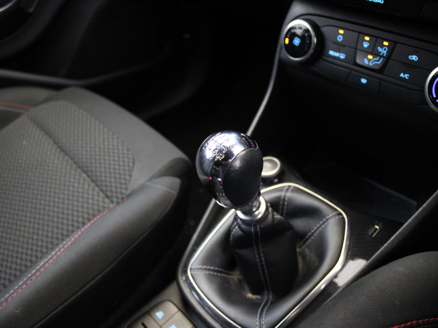 Used Ford Fiesta 2018 for sale - 76610990: Photo 24