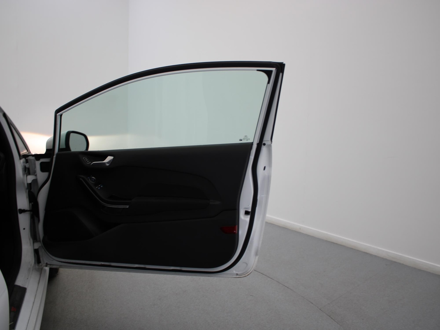 Used Ford Fiesta 2018 for sale - 76610990: Photo 32