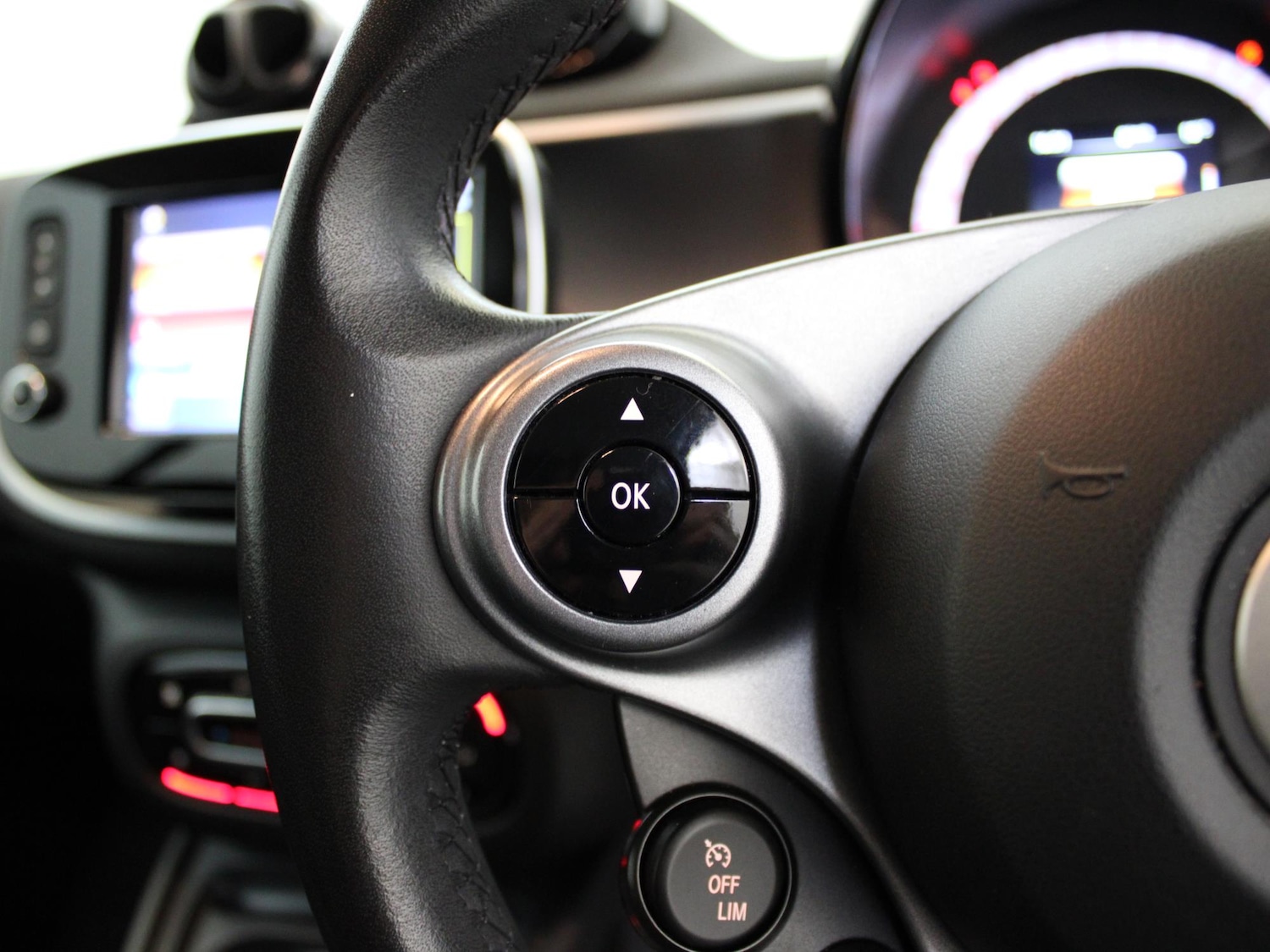 Used smart fortwo 2017 for sale - 76411648: Photo 32