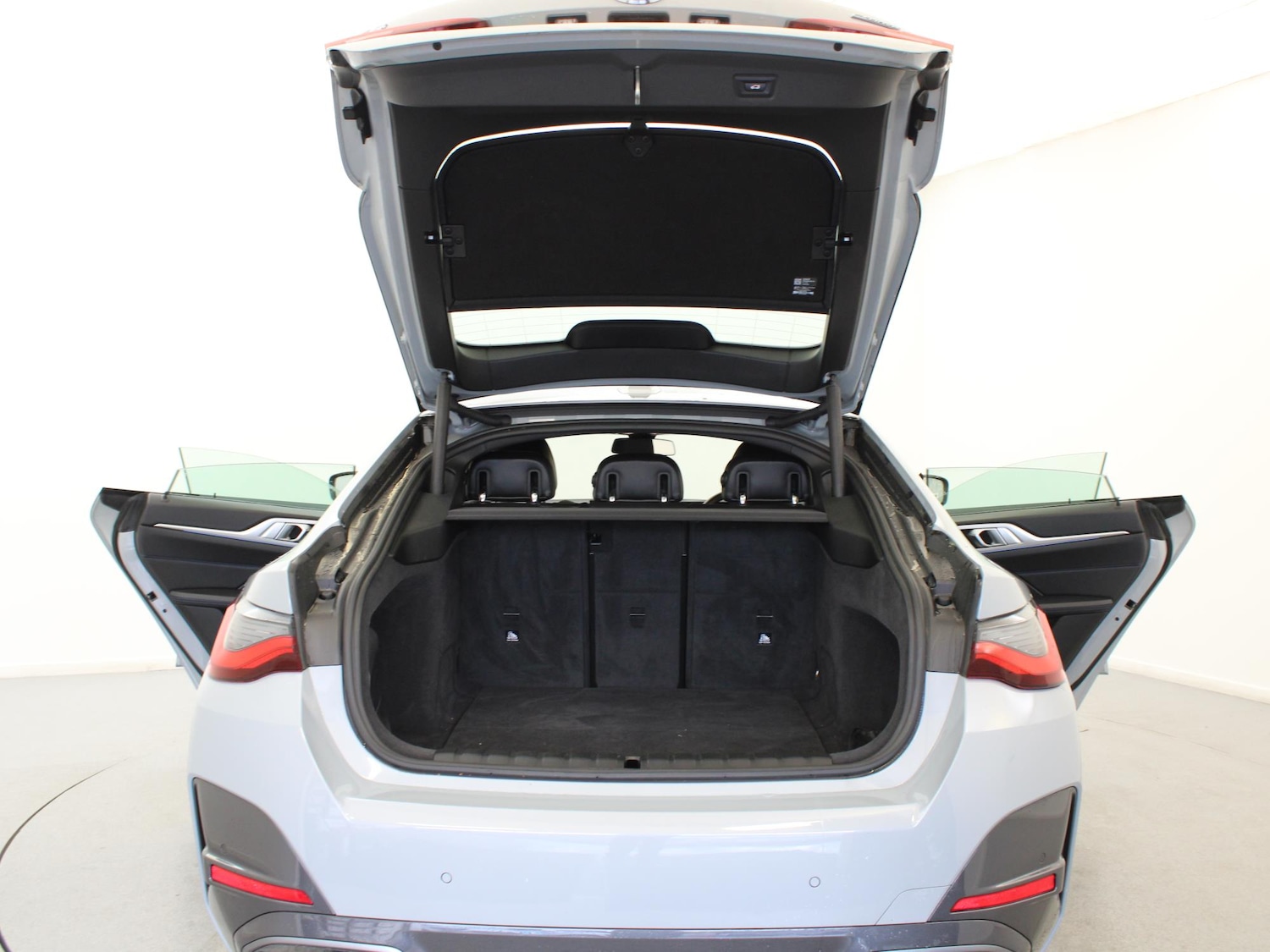 Used BMW i4 2022 for sale - 76662224: Photo 31