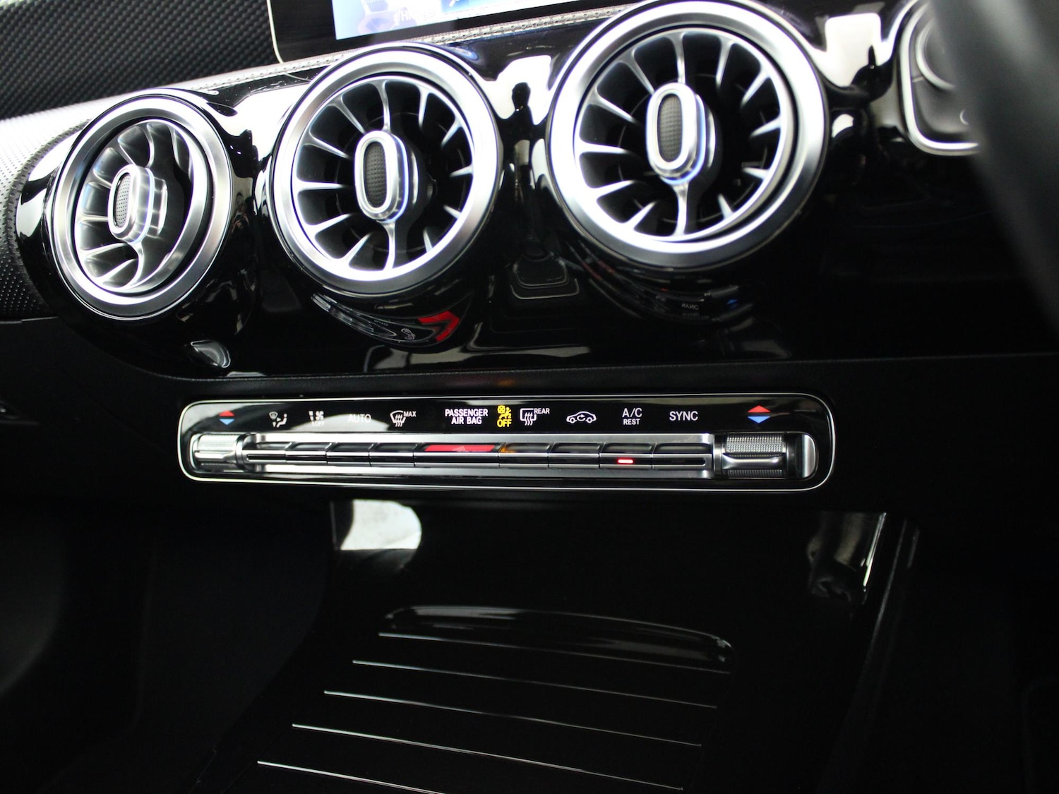 Used Mercedes-Benz A-Class 2018 for sale - 77415208: Photo 30