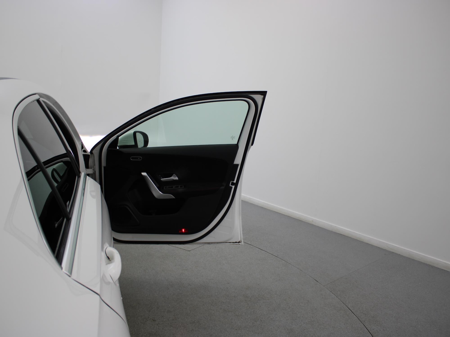 Used Mercedes-Benz A-Class 2019 for sale - 77943851: Photo 32