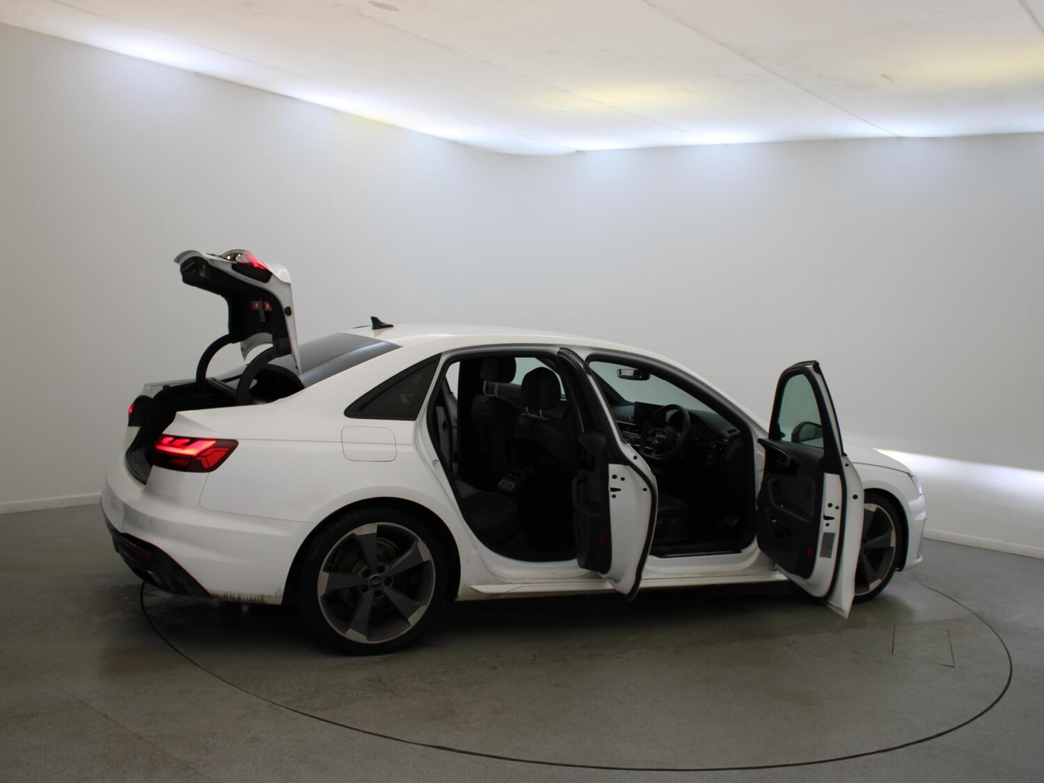 Used Audi A4 2021 for sale - 77500745: Photo 36