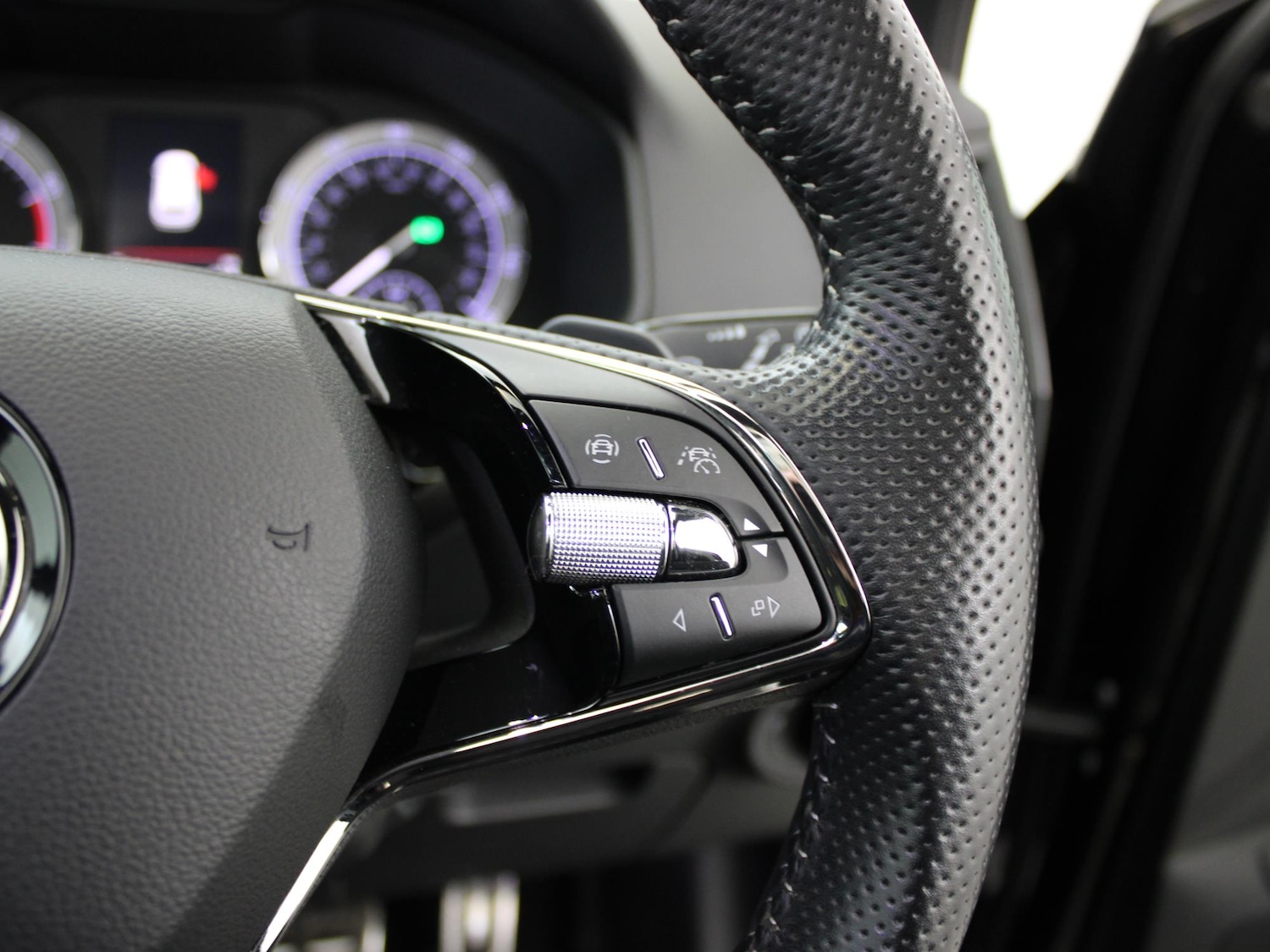 Used Skoda Karoq 2020 for sale - 77240077: Photo 37