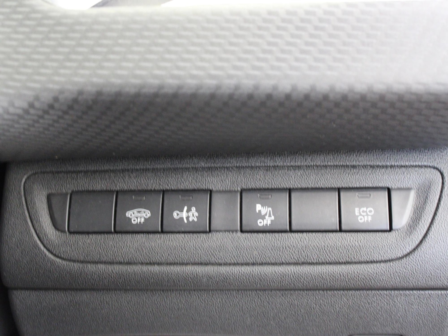 Used Peugeot 2008 2016 for sale - 77348470: Photo 15