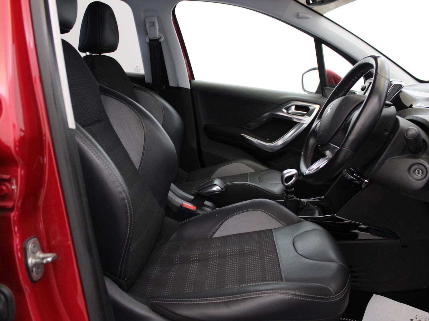 Used Peugeot 2008 2016 for sale - 77348470: Photo 9