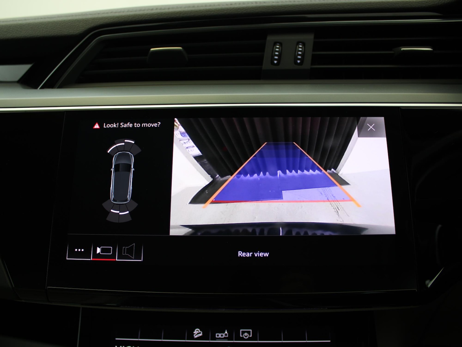 Used Audi e-tron 2019 for sale - 77398062: Photo 19