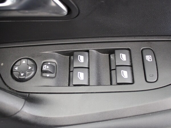 Used Peugeot 2008 2022 for sale - 75421863: Photo 24