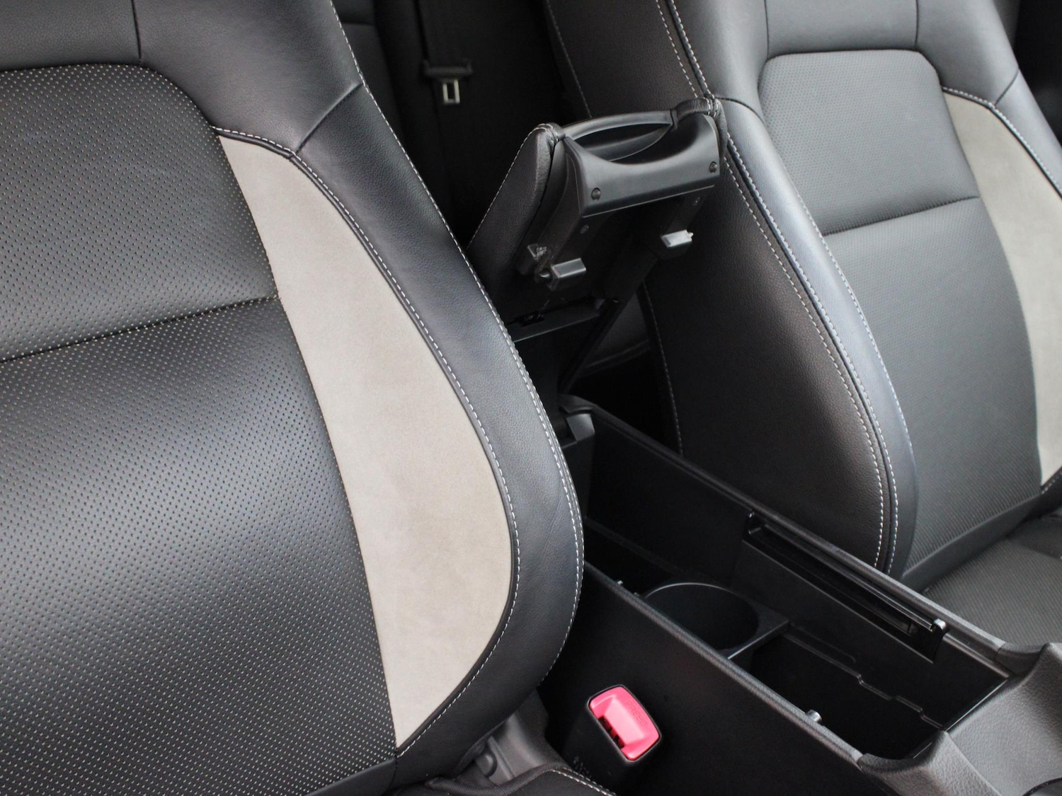 Used Toyota Avensis 2017 for sale - 77742132: Photo 28