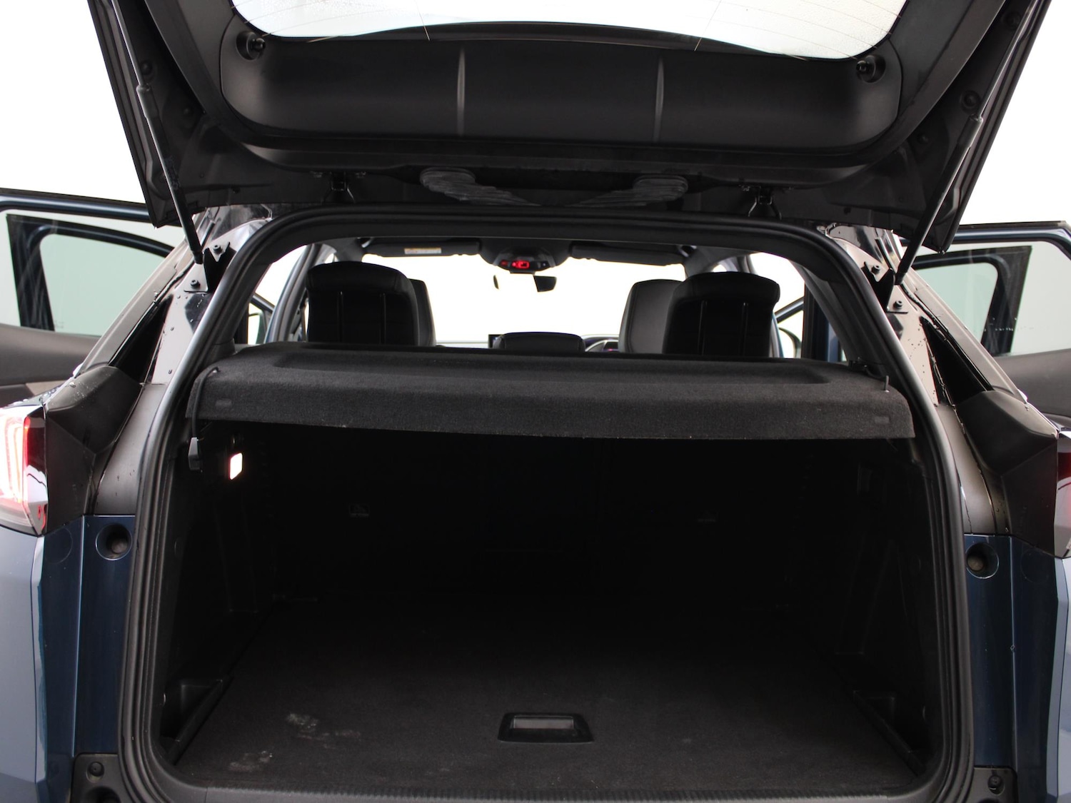 Used Peugeot 3008 2023 for sale - 76515904: Photo 30