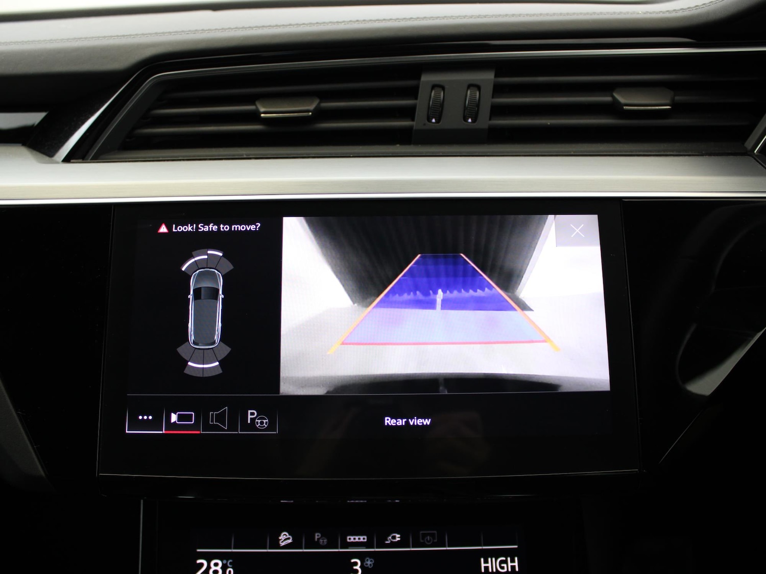 Used Audi e-tron 2022 for sale - 77686987: Photo 17